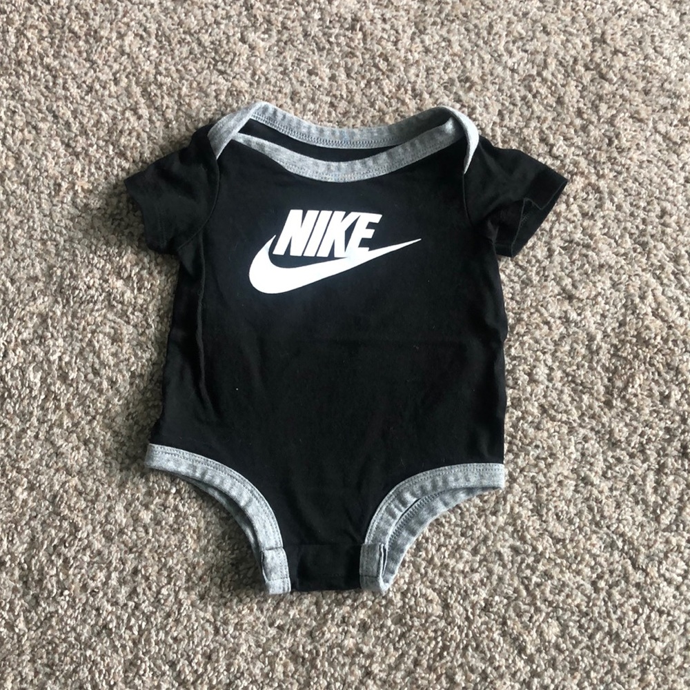 Black Nike short-sleeved baby bodysuit